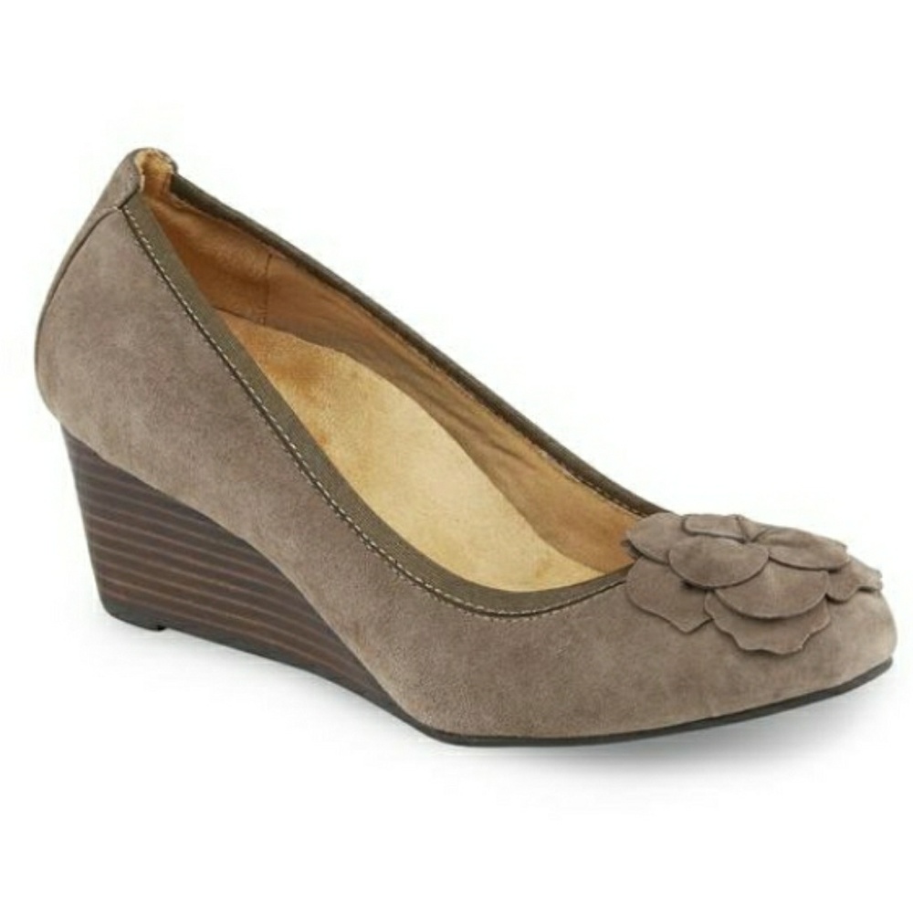 Vionic Taupe Wedge Shoes